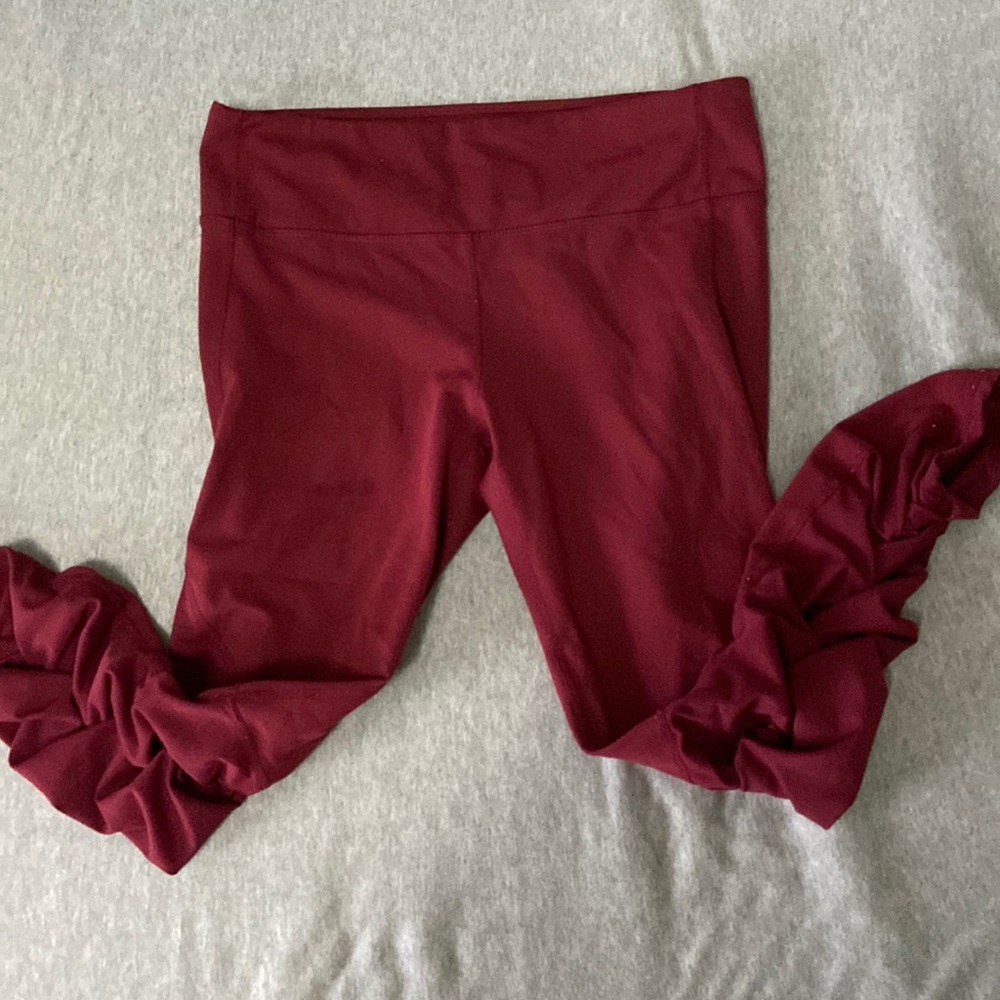 Red leggings with calve detail